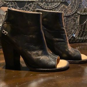 BedStu ankle boot w/open toe Size 7